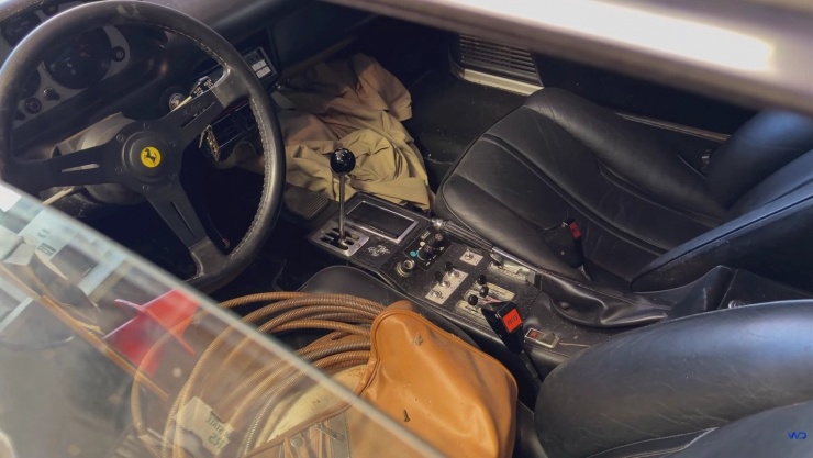 Cặp đôi siêu xe Ferrari bỏ hoang suốt 30 năm, rất ít chi tiết bị hỏng - 10