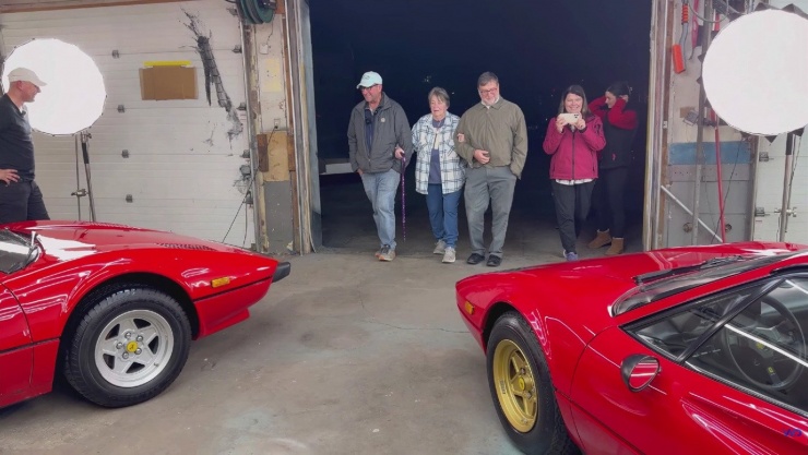 Cặp đôi siêu xe Ferrari bỏ hoang suốt 30 năm, rất ít chi tiết bị hỏng - 12