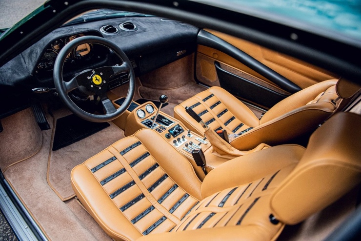 Cặp đôi siêu xe Ferrari bỏ hoang suốt 30 năm, rất ít chi tiết bị hỏng - 16