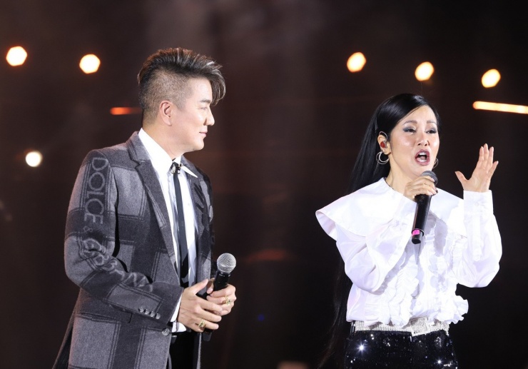 Hồng Nhung và Đàm Vĩnh Hưng gửi lời ca tiếng hát góp thêm tiếng nói kêu gọi cộng đồng chung tay san sẻ khó khăn với đồng bào vùng lũ lụt.