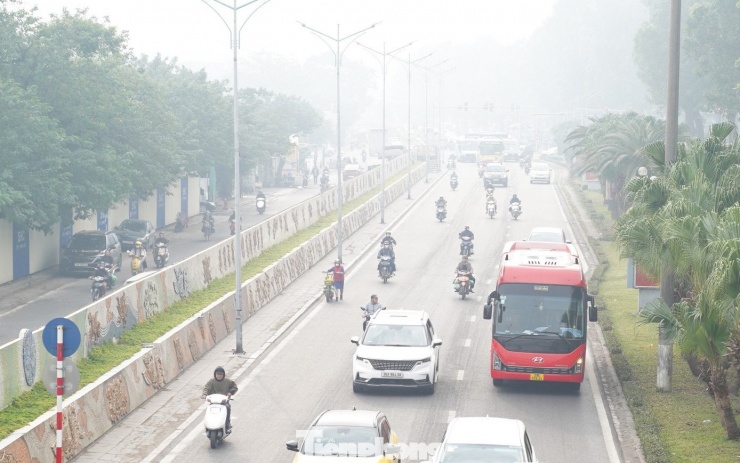 Hà Nội 'chìm nghỉm' trong ô nhiễm không khí - 2