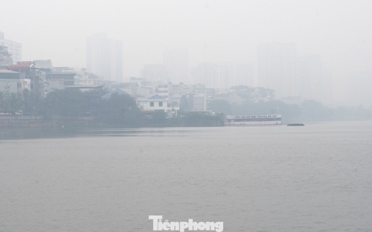 Hà Nội 'chìm nghỉm' trong ô nhiễm không khí - 6