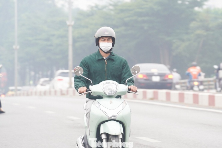 Hà Nội 'chìm nghỉm' trong ô nhiễm không khí - 8