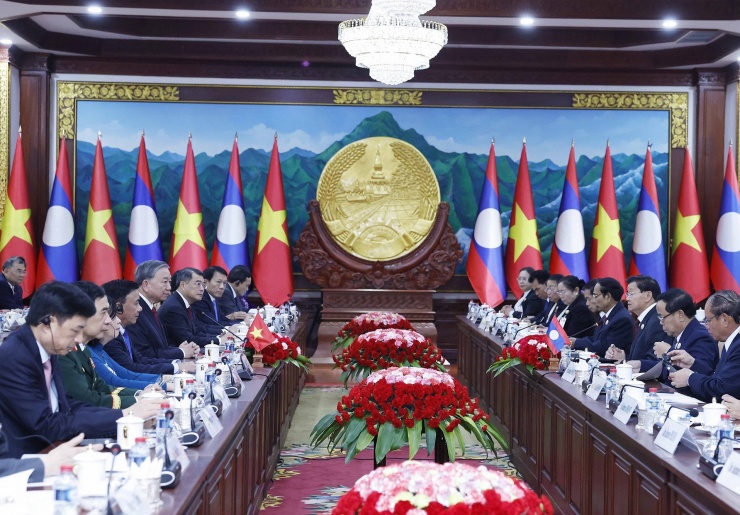 Tổng Bí thư Tô Lâm hội đàm với Tổng Bí thư, Chủ tịch nước Lào Thongloun Sisoulith. Ảnh: TTXVN