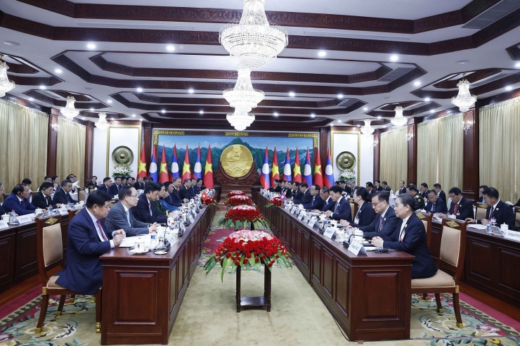 Tổng Bí thư Tô Lâm hội đàm với Tổng Bí thư, Chủ tịch nước Lào Thongloun Sisoulith. Ảnh: TTXVN