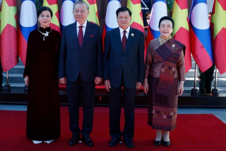 Lễ đón trọng thể Tổng Bí thư Tô Lâm và Phu nhân tại thủ đô Vientiane của Lào
