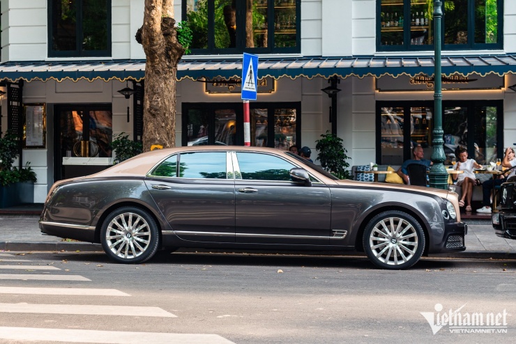 Dàn siêu xe, xe sang trăm tỷ dạo phố Hà Nội, chiếc đắt nhất giá hơn 20 tỷ - 4