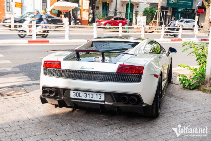 Dàn siêu xe, xe sang trăm tỷ dạo phố Hà Nội, chiếc đắt nhất giá hơn 20 tỷ - 10