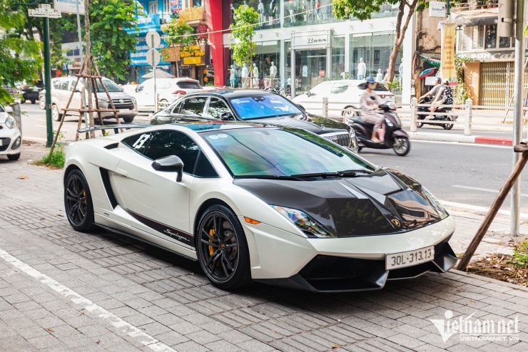Dàn siêu xe, xe sang trăm tỷ dạo phố Hà Nội, chiếc đắt nhất giá hơn 20 tỷ - 9