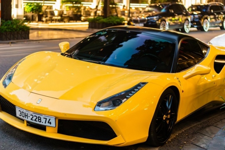 Dàn siêu xe, xe sang trăm tỷ dạo phố Hà Nội, chiếc đắt nhất giá hơn 20 tỷ