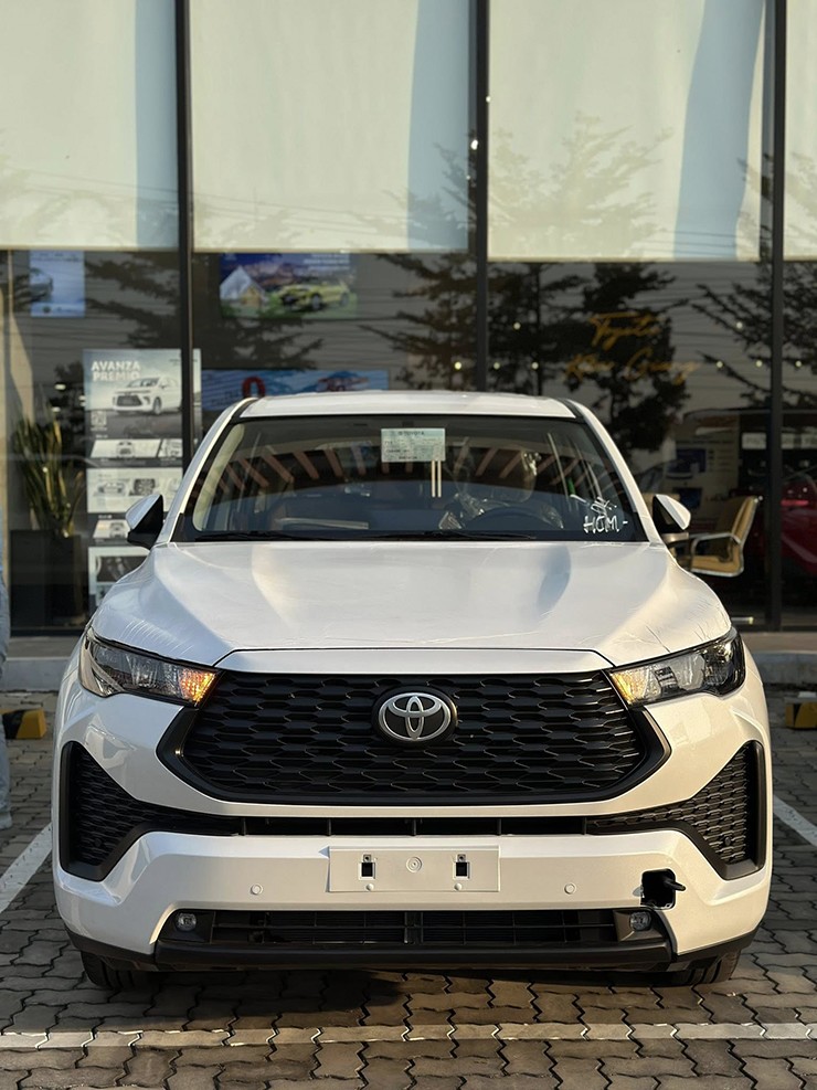 Giá bán rẻ hơn giúp&nbsp;Innova Cross bản 2.0G có thể cạnh tranh được với nhóm&nbsp;MPV kích thước nhỏ hơn