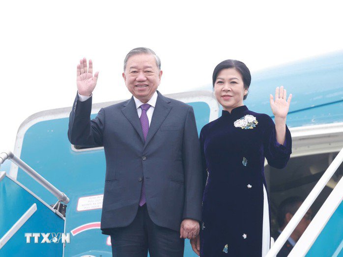 Tổng Bí thư Tô Lâm và Phu nhân Ngô Phương Ly rời thủ đô Hà Nội, lên đường sang CHDCND Lào. Ảnh: TTXVN