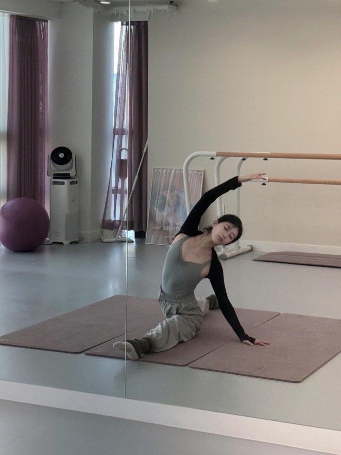Thời gian gần đây, Suzy thường xuyên chia sẻ hình ảnh tập ballet trên trang cá nhân. Ảnh: Instagram skuukzky