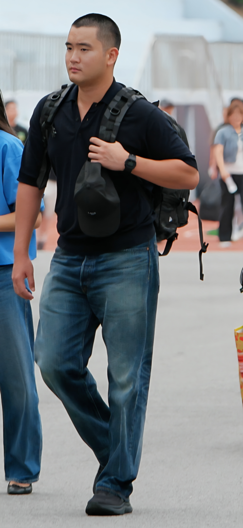 'Thái tử Samsung' gây sốt sau lễ phong sĩ quan Hải quân - 11