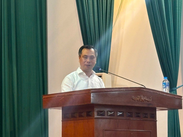 Hiệu trưởng trường Cao đẳng Du lịch Hà Nội Phạm Văn Long đối thoại với sinh viên