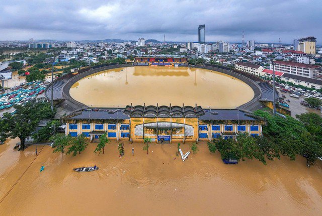 Hàng loạt kỷ lục do mưa lũ xuất hiện trong tháng 11.