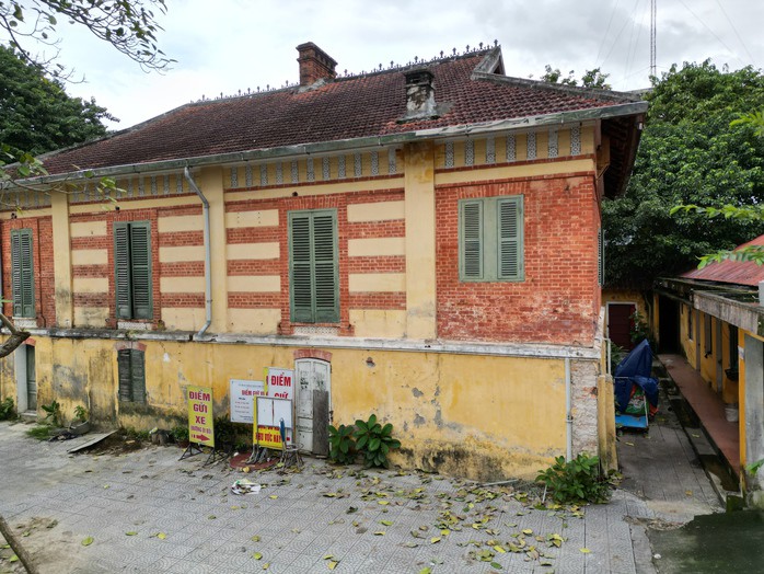 Căn biệt thự này xuống cấp, không đảm bảo di dời.