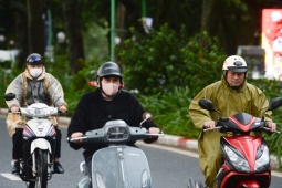 Miền Bắc chuyển mưa rét, bão số 15 đứng im trên Biển Đông