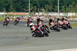 Xe máy - Xe đạp - Chặng đua nước rút giải đua xe mô tô trong nước (VMRC) 2025: kịch tính, hấp dẫn đến tận mét đua cuối cùng