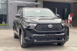 Tin tức ô tô - Toyota Innova Cross phiên bản "giá rẻ" ra mắt khách hàng Việt