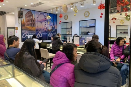 Giá bạc tăng vọt lên mức cao chưa từng thấy, có người xuống tay mua cả tạ