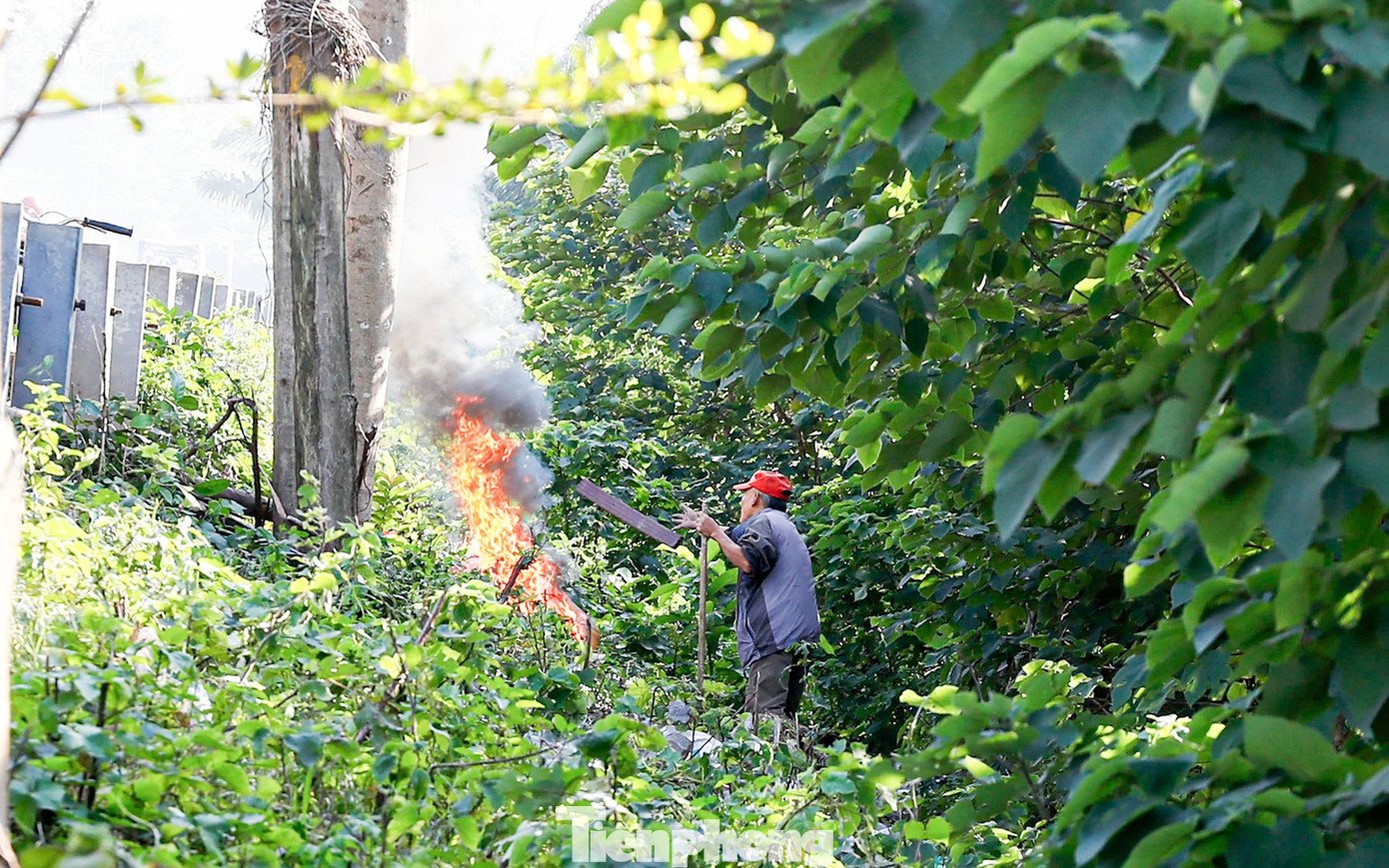 Hà Nội 'chìm nghỉm' trong ô nhiễm không khí - 13