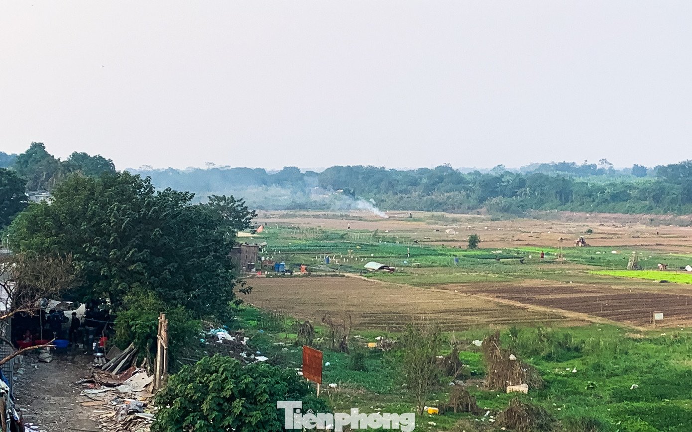 Hà Nội 'chìm nghỉm' trong ô nhiễm không khí - 14