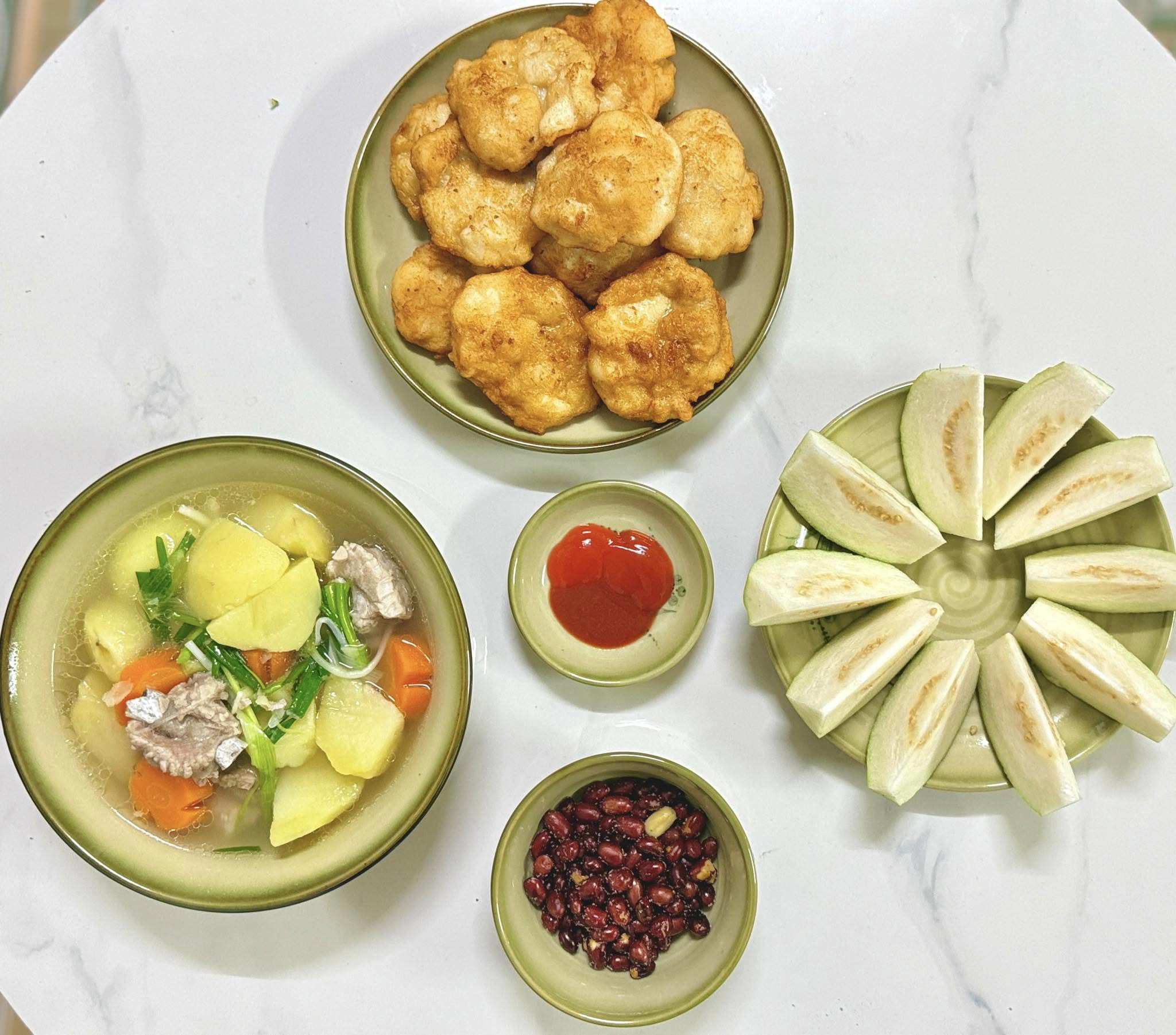 Chả mực - Canh khoai tây hầm xương - Lạc rang - Ổi