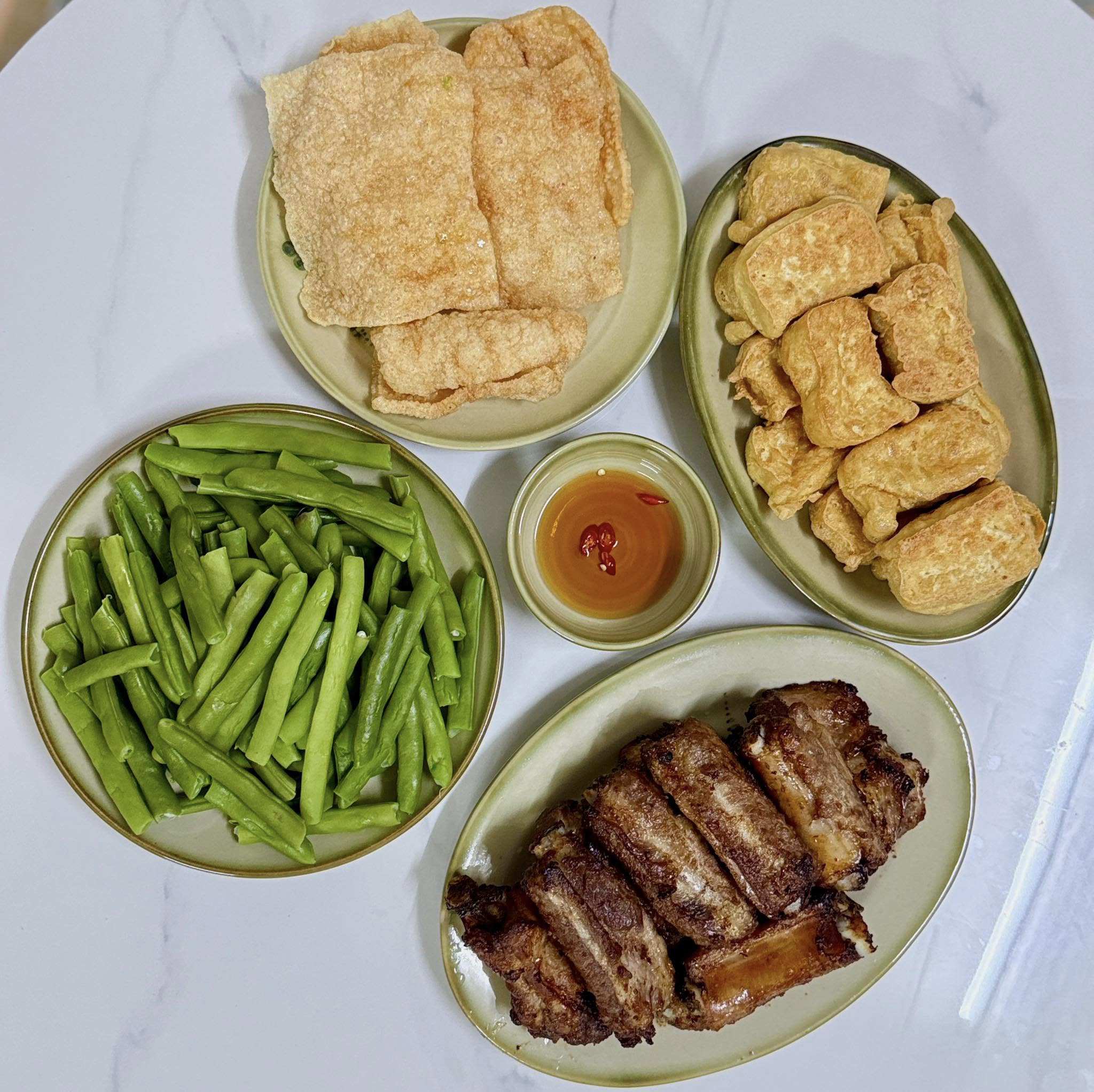 Sườn rán - Đậu phụ - Đỗ luộc - Phồng tôm