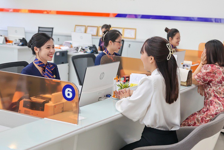 Ngân hàng tiếp tục tăng lãi tiết kiệm để hút tiền nhàn rỗi và cạnh tranh với các kênh đầu tư khác