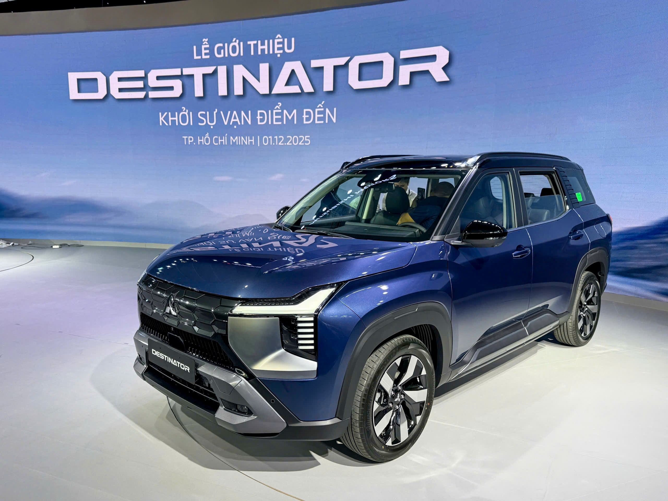 Mitsubishi Destinator là mẫu SUV 7 chỗ hoàn toàn mới.