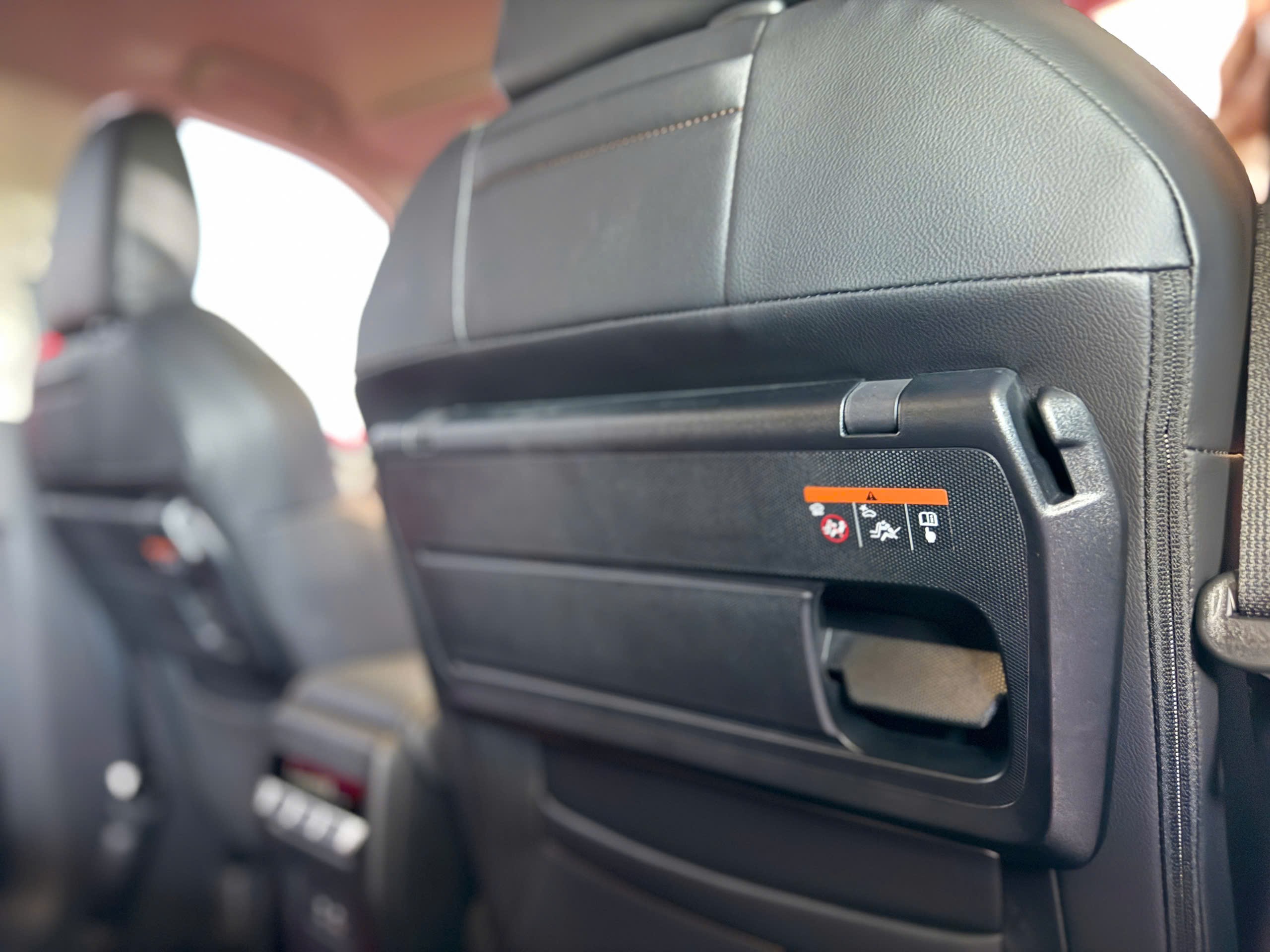 Mitsubishi công bố giá bán dòng xe Destinator tại Việt Nam - 9