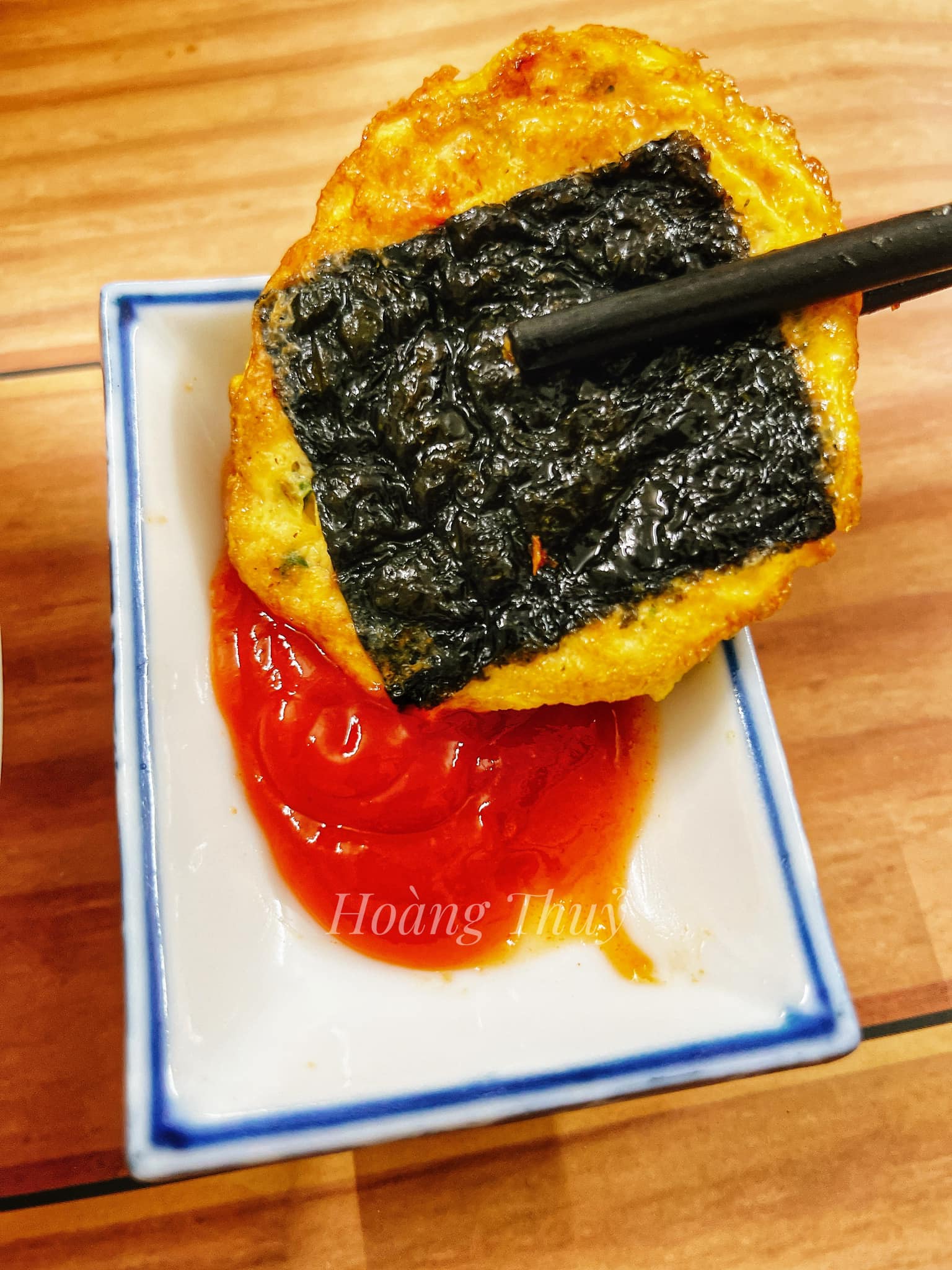 Đậu phụ chiên cách này chấm cùng tương ớt rất ngon.