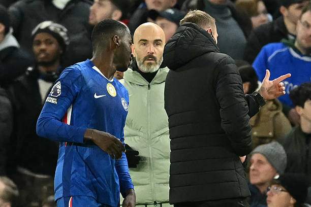 HLV Maresca cho rằng nếu Caicedo bị thẻ đỏ vì pha bóng với Merino, trọng tài Premier League cũng nên bắt như vậy với các pha tương tự