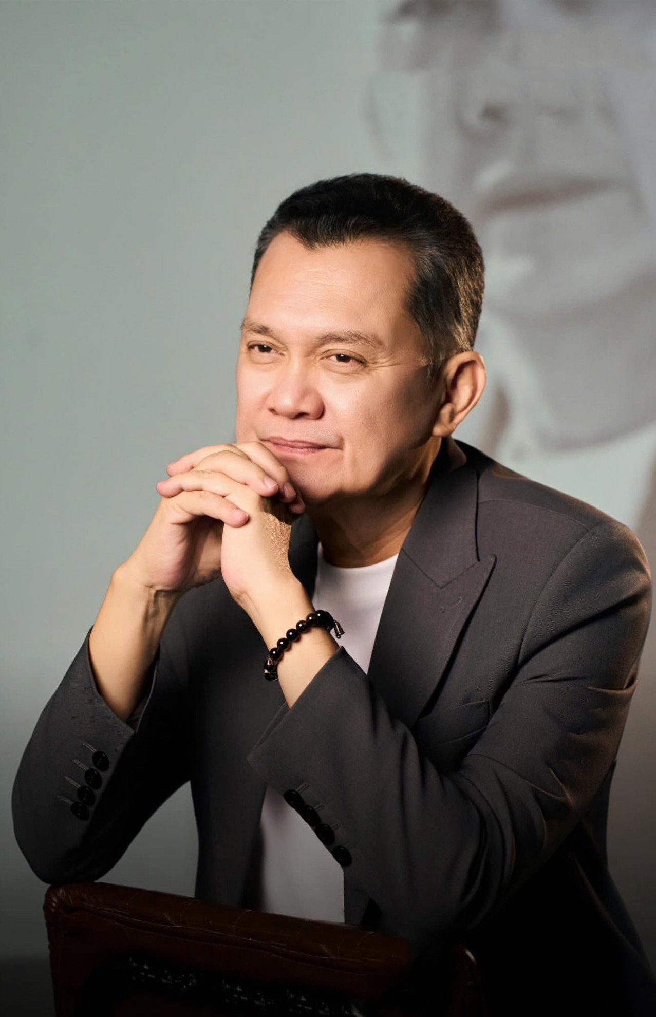 NSƯT Hữu Châu U60 độc thân nhưng không cô đơn - 3