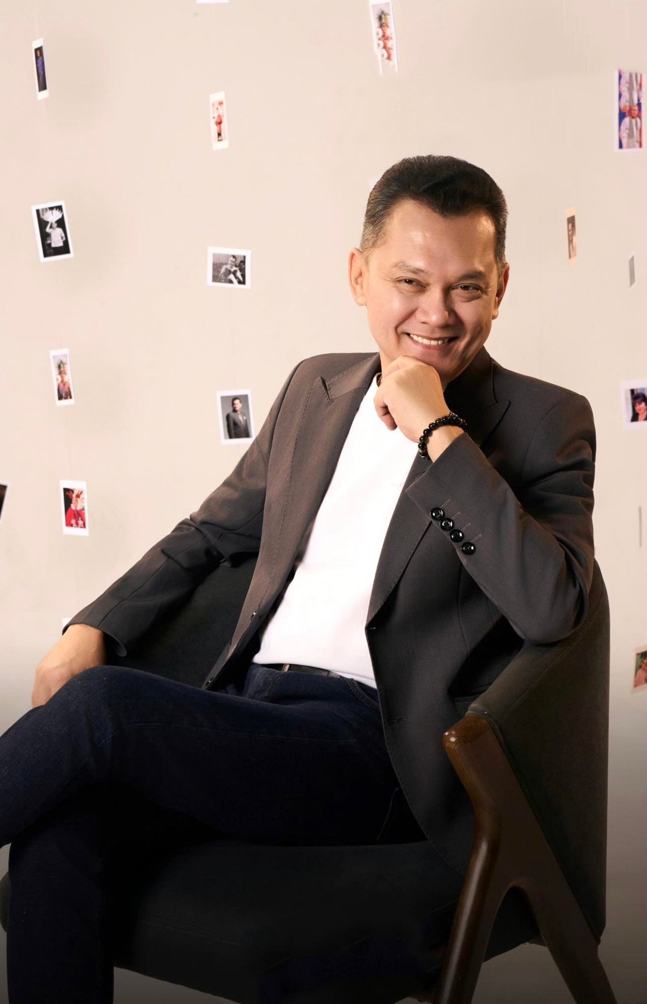 NSƯT Hữu Châu U60 độc thân nhưng không cô đơn - 4