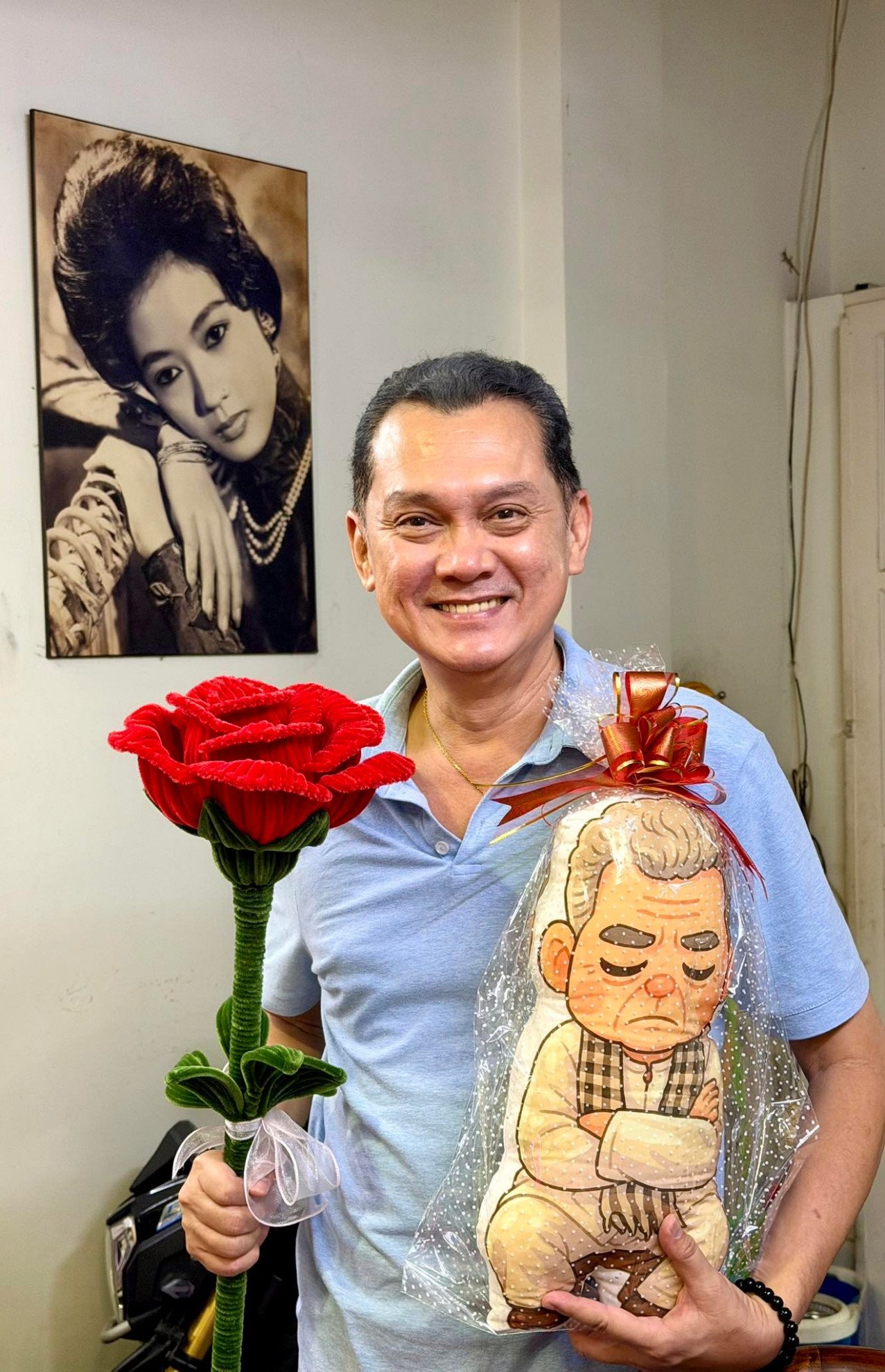 NSƯT Hữu Châu U60 độc thân nhưng không cô đơn - 6