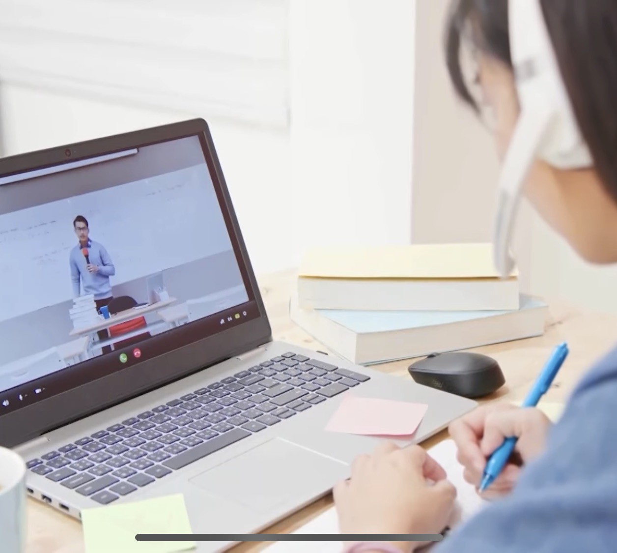 Mạng xã hội dần trở thành “lớp học mở”.