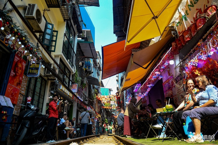 Cảnh ngao ngán ở phố cà phê đường tàu Hà Nội chỉ sau vài ngày giải tỏa - 6