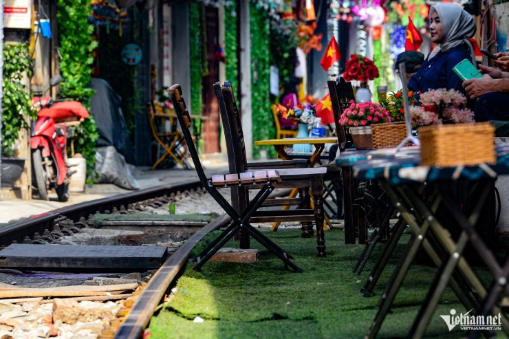 Cảnh ngao ngán ở phố cà phê đường tàu Hà Nội chỉ sau vài ngày giải tỏa - 7