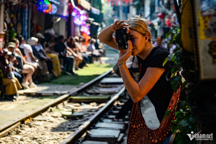 Cảnh ngao ngán ở phố cà phê đường tàu Hà Nội chỉ sau vài ngày giải tỏa - 8