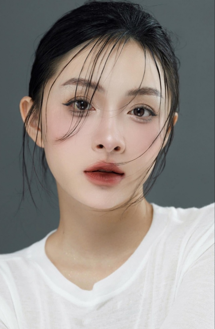 Đời thực, Ngọc Trâm sở hữu vẻ đẹp trong trẻo khác hẳn trên phim.&nbsp;