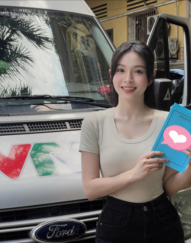 Nga là vai diễn đầu tiên của Ngọc Trâm trên truyền hình. Cô được đạo diễn Trần Trọng Khôi lựa chọn khi đang học lớp diễn xuất của VFC.&nbsp;