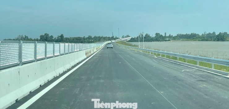 Cận cảnh cao tốc Cần Thơ - Cà Mau sắp thông xe - 1