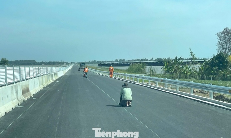 Cận cảnh cao tốc Cần Thơ - Cà Mau sắp thông xe - 5