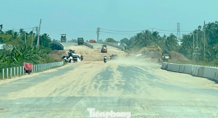 Cận cảnh cao tốc Cần Thơ - Cà Mau sắp thông xe - 17