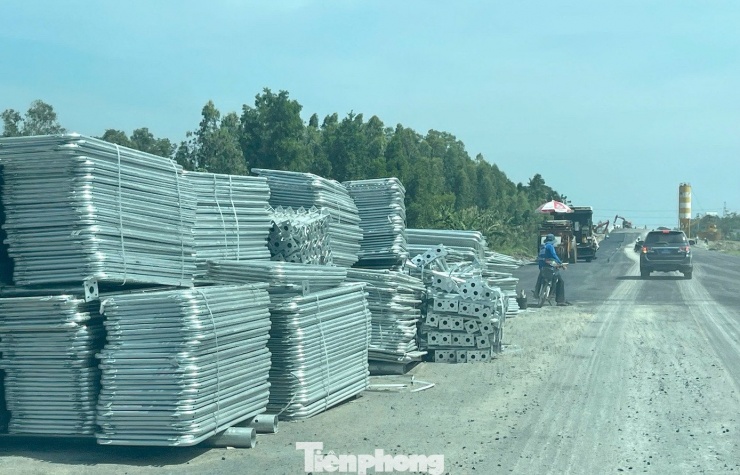 Cận cảnh cao tốc Cần Thơ - Cà Mau sắp thông xe - 22