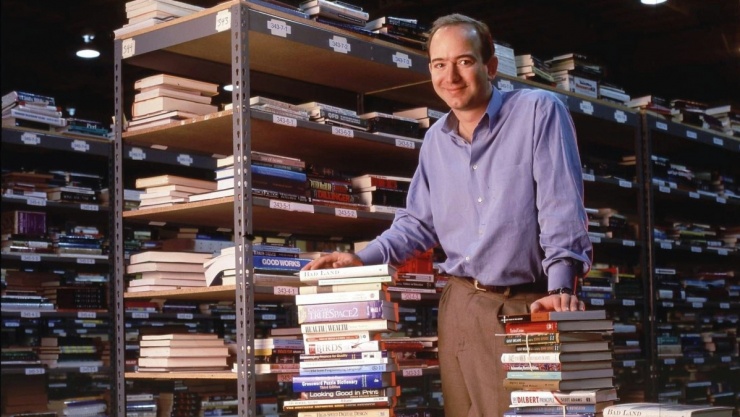 Phong cách Jeff Bezos biến đổi qua 30 năm - 1