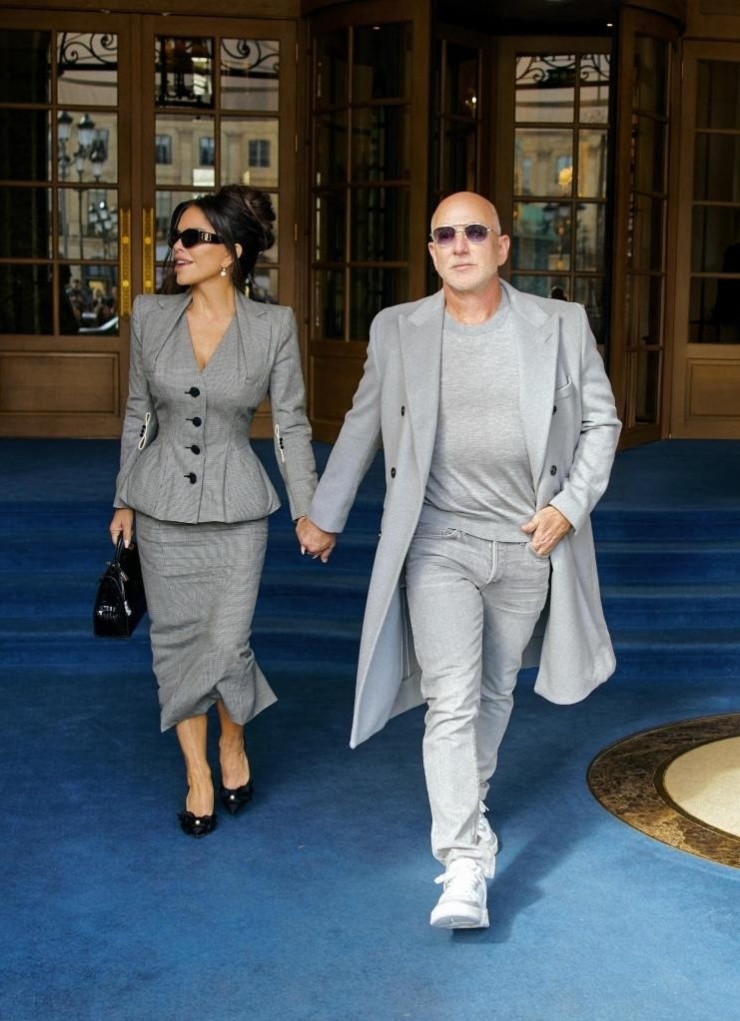 Phong cách Jeff Bezos biến đổi qua 30 năm - 10