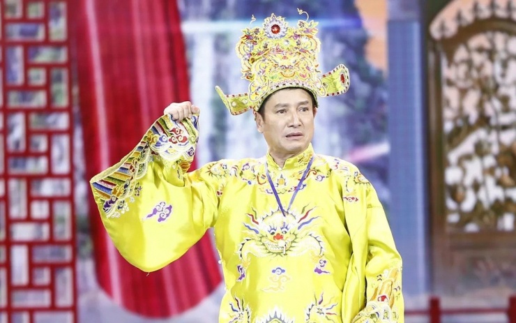 NSƯT Chí Trung mang đến Táo Quân phong cách hài dí dỏm, sắc sảo và đầy tính châm biếm xã hội. Anh thường hóa thân thành những Táo lắm chiêu, nói thẳng, nói thật nhưng theo cách nhẹ nhàng, dễ tiếp nhận. Lối diễn tự nhiên, nhấn nhá đúng trọng tâm giúp tiếng cười của Chí Trung vừa vui vẻ, vừa gợi suy ngẫm. 